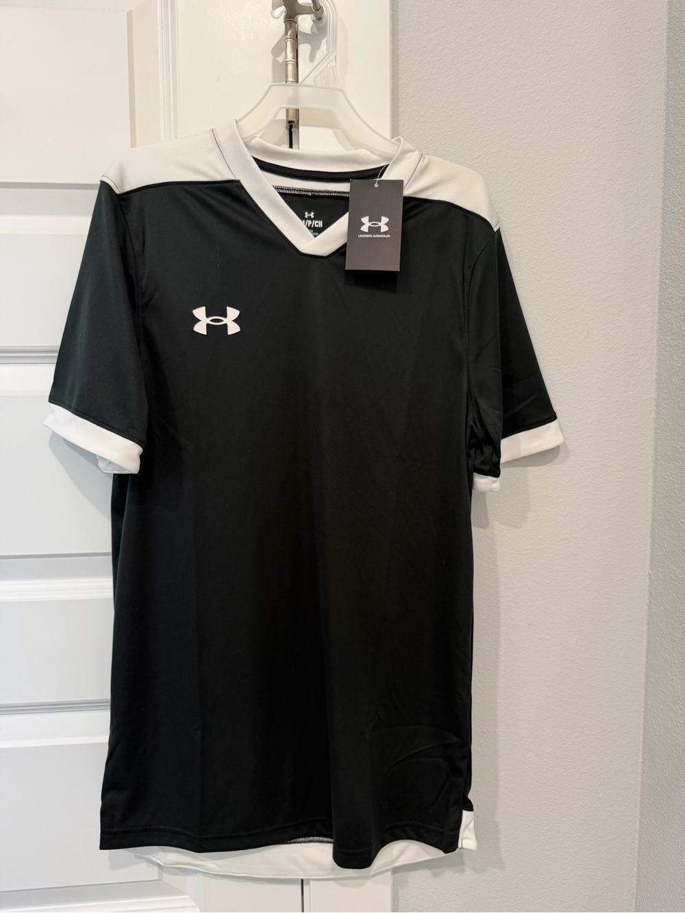 Under Armour Boy/Men’s Black and White Performance V-Neck Jersey